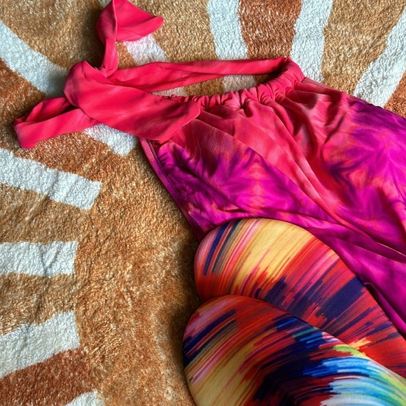 Aqua green small tie dyed tankini top and 9/10 swim shoes - Picture 12 of 12